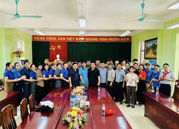 NGÀNH GIÁO DỤC XÃ DÂN HÒA CHUNG TAY SẺ CHIA YÊU THƯƠNG CÙNG CÁC TRƯỜNG VÙNG LŨ XÃ HOÀNG VÂN, TỈNH BẮC NINH