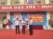 Đc PBTĐU xã Nguyễn Đắc Trung tặng hoa chúc mừng