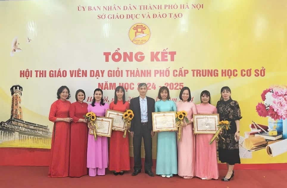 Cô giáo Trịnh Thị Thủy đã xuất sắc đạt giải Ba trong Hội thi giáo viên dạy giỏi cấp Thành phố Hà Nội năm học 2024-2025.